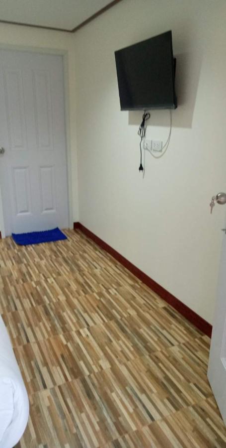 บ้านวิรา ห้องพัก Baan Wira Кхон Каен Екстериор снимка