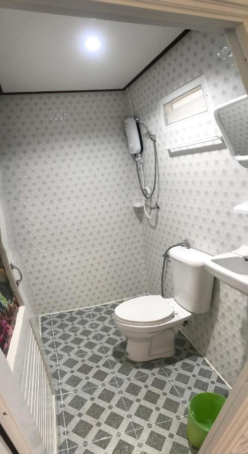 บ้านวิรา ห้องพัก Baan Wira Кхон Каен Екстериор снимка